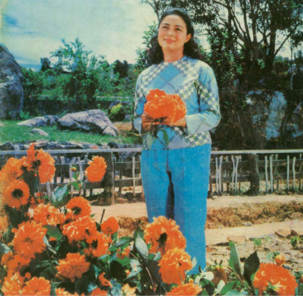 La reine Monique Sihanouk dans le film Rose de bokor